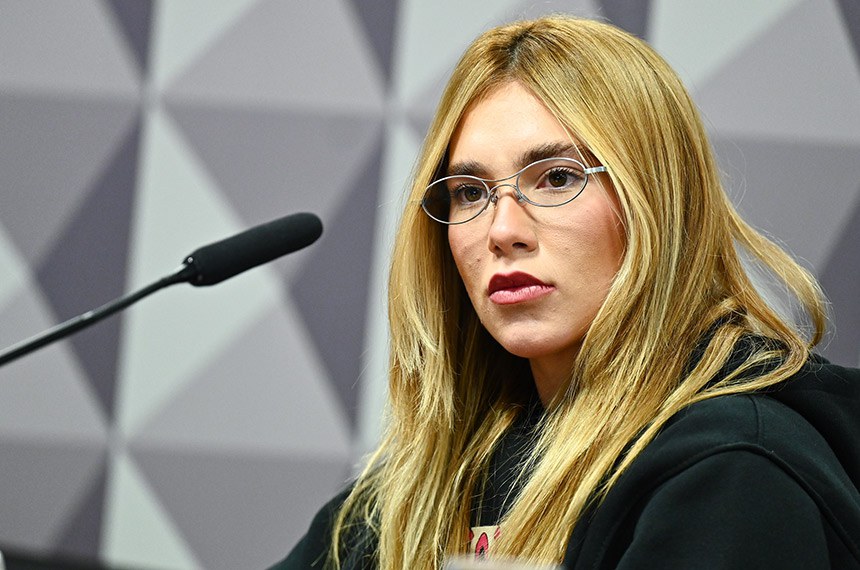 Mesa: 
apresentadora, influenciadora e empresária Virginia Pimenta da Fonseca Serrão Costa. 