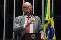 Amin comemora regra que cria alfândega em aeroportos regionais