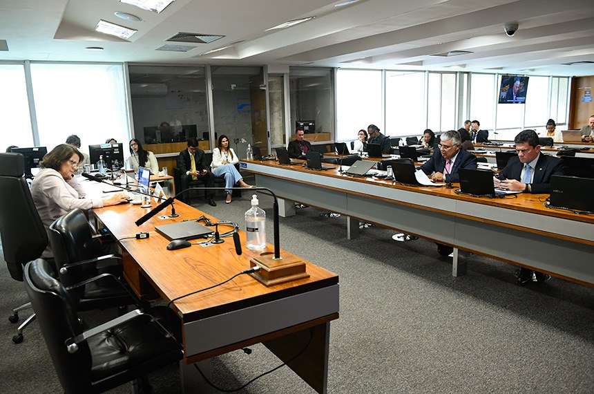 Mesa: 
presidente da CDH, senadora Damares Alves (Republicanos-DF).