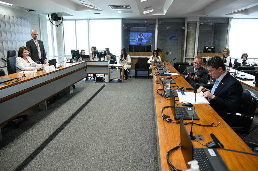 Mesa: 
presidente da CDH, senadora Damares Alves (Republicanos-DF).