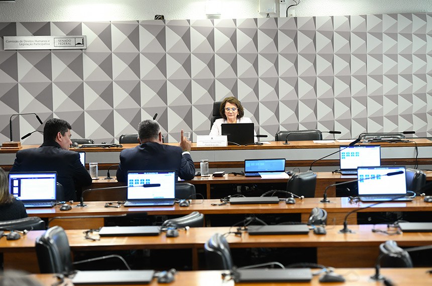 Mesa: 
presidente da CDH, senadora Damares Alves (Republicanos-DF).