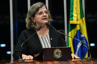 Teresa Leitão saúda programa oficial de microcrédito