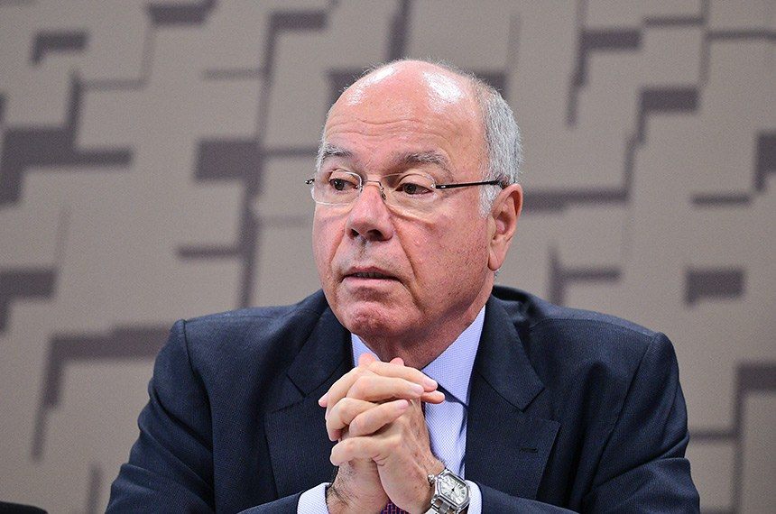 À mesa, em pronunciamento, ministro de Estado das Relações Exteriores, Mauro Vieira.