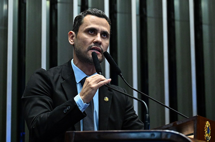 Em discurso, à tribuna, senador Cleitinho (Republicanos-MG).