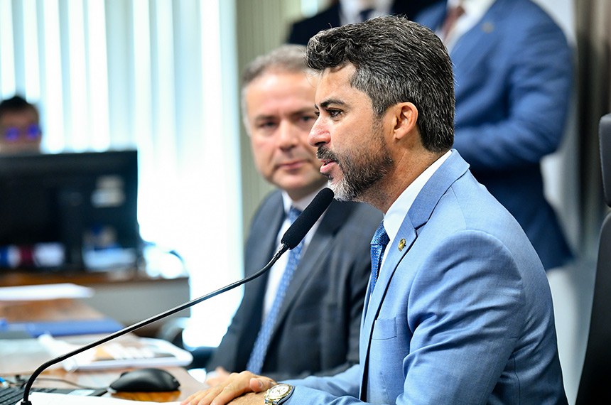 Mesa: 
ministro de Estado dos Transportes, Renan Filho;
presidente da CI, senador Marcos Rogério (PL-RO).