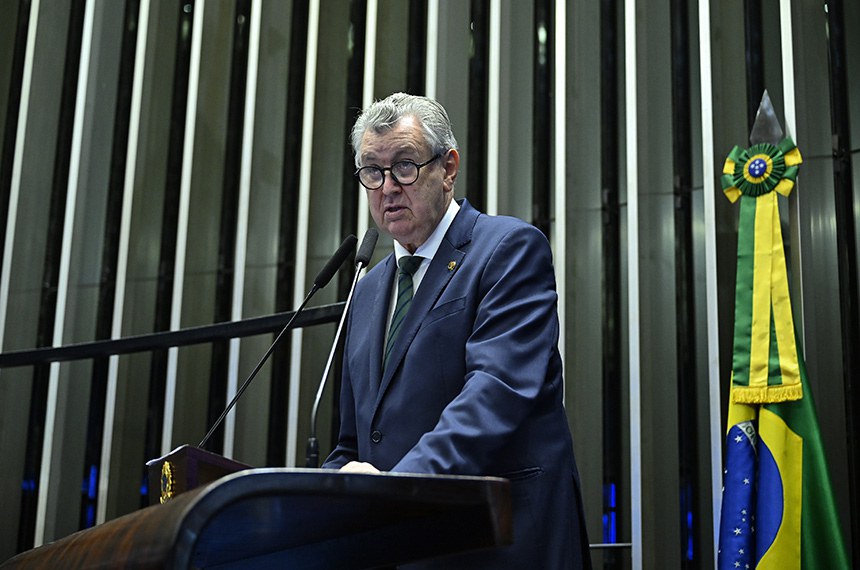 Em discurso, à tribuna, senador Luis Carlos Heinze (PP-RS).