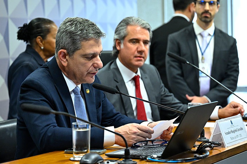 Mesa: 
relator da CMMPV 1292/2025, senador Rogério Carvalho (PT-SE), em pronunciamento;
presidente da CMMPV 1292/2025, deputado Fernando Monteiro (Republicanos- PE).