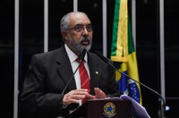 Paim cobra projetos de proteção aos aposentados