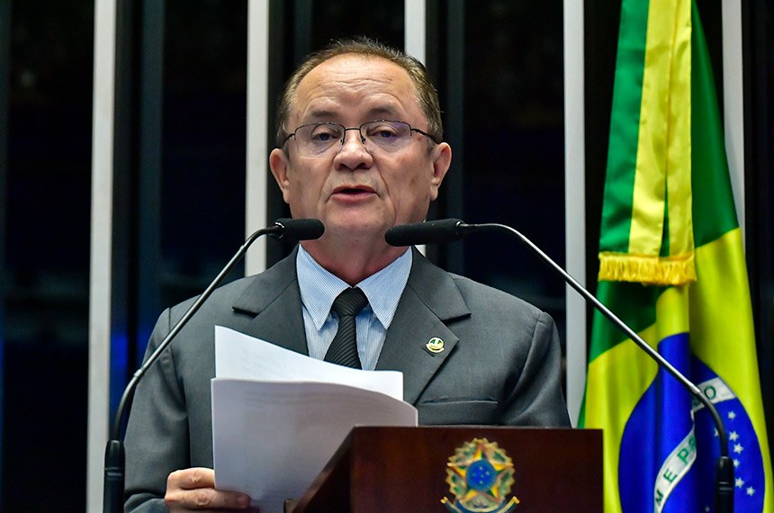 À tribuna, em discurso, senador Zequinha Marinho (Podemos-PA). 