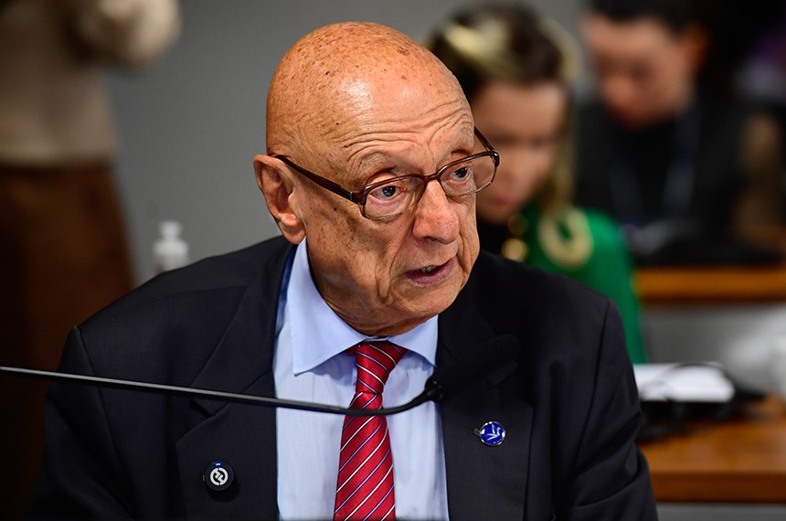 Em pronunciamento, à bancada, senador Esperidião Amin (PP-SC).