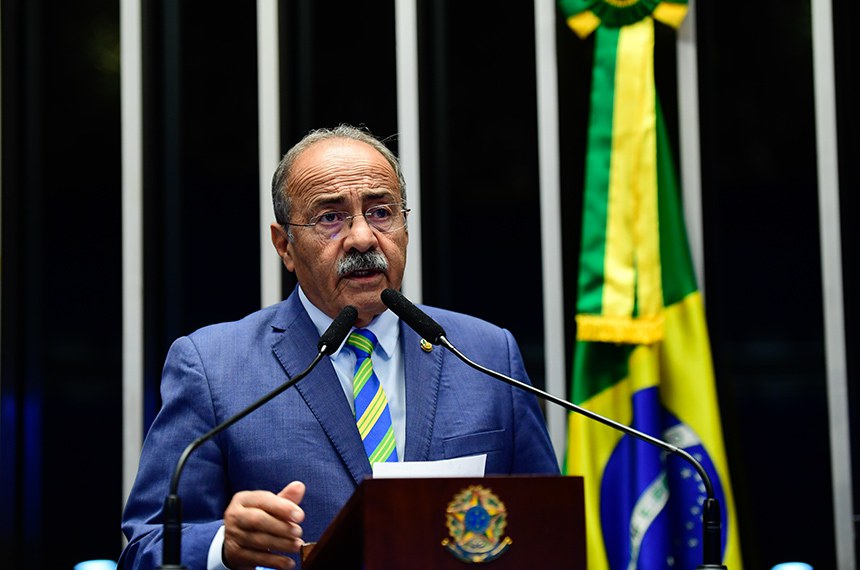 À tribuna, em discurso, 1º suplente da Mesa do Senado Federal, senador Chico Rodrigues (PSB-RR). 