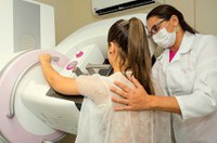 CAS vota incentivo a empresa que apoiar acompanhante de paciente com câncer de mama