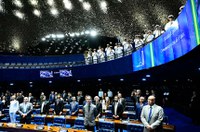 Homenagem aos físicos inclui defesa de mais investimentos em C&T e educação