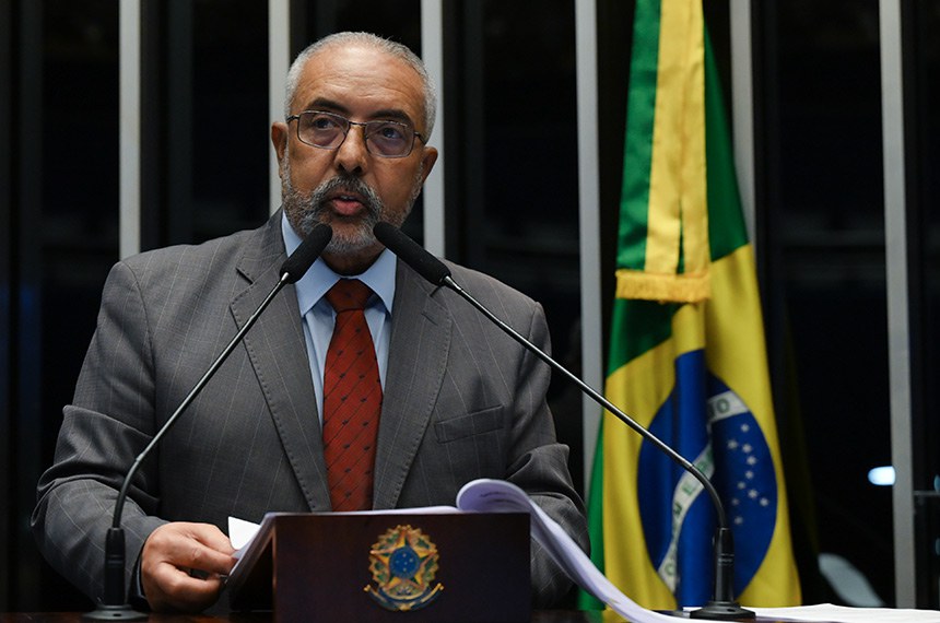 Em discurso, à tribuna, senador Paulo Paim (PT-RS).