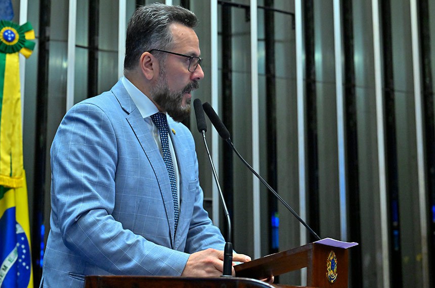 Senador Alan Rick (União-AC) em discurso à tribuna.