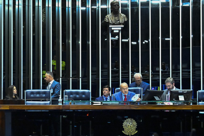 Mesa:
1º suplente da Mesa do Senado Federal, senador Chico Rodrigues (PSB-RR),  conduz sessão;
secretário-geral da Mesa do Senado Federal, Danilo Augusto Barboza de Aguiar.