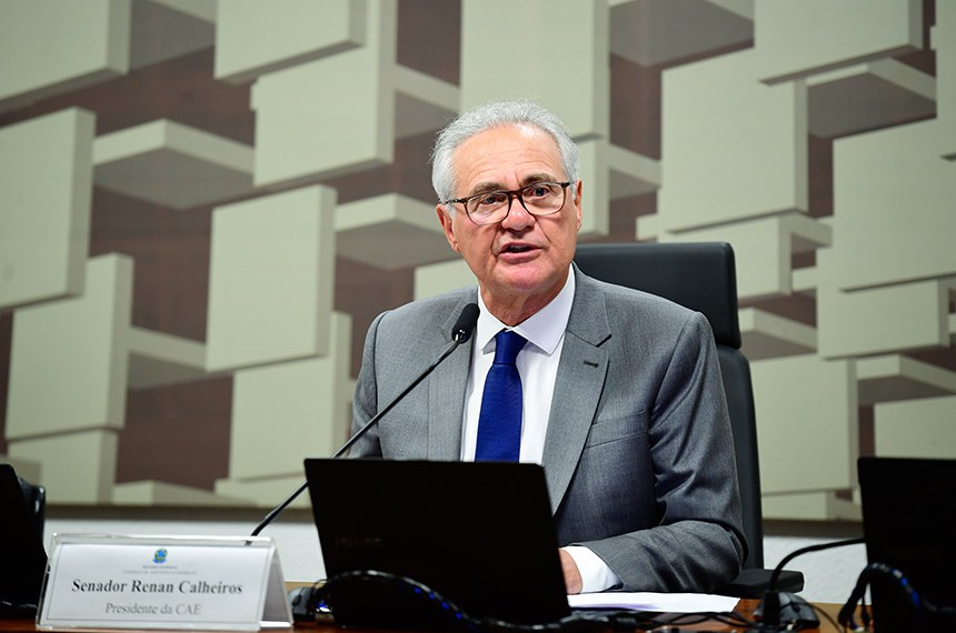 Mesa: 
presidente da CAE, senador Renan Calheiros (MDB-AL). 