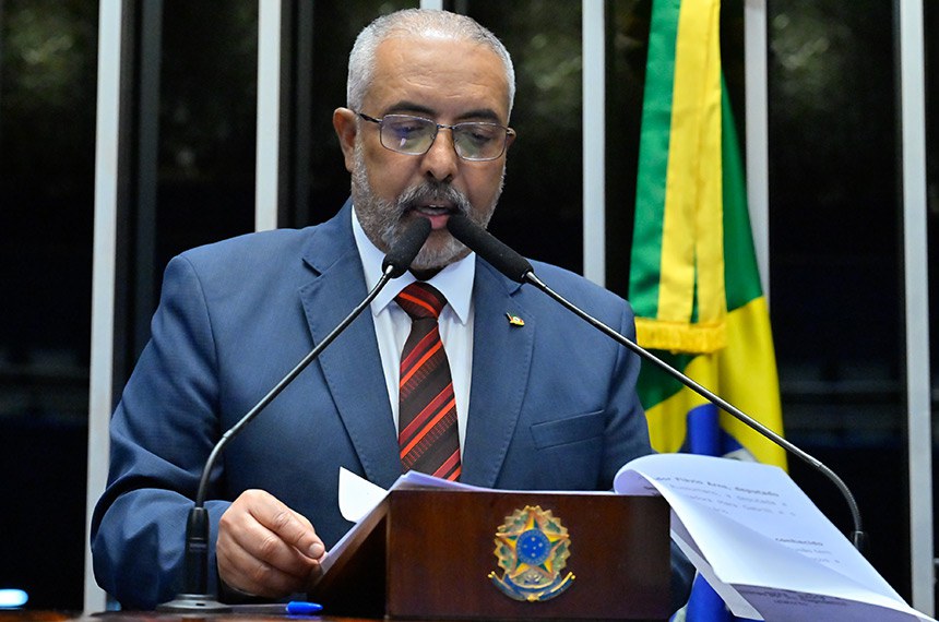 Em discurso, à tribuna, senador Paulo Paim (PT-RS).