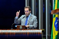 Plínio Valério cobra de Marina Silva o asfaltamento da BR-319