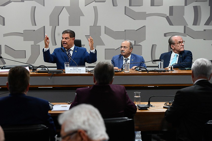 Mesa: 
presidente da CPCMS, senador Nelsinho Trad (PSD-MS); 
senador Chico Rodrigues (PSB-RR); 
senador Fernando Dueire (MDB-PE).