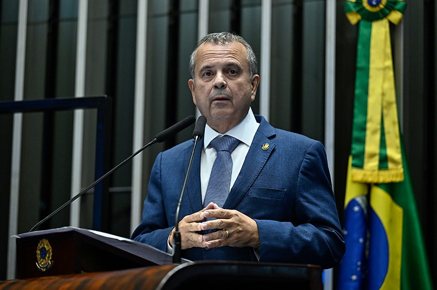 Em discurso, à tribuna, senador Rogerio Marinho (PL-RN).