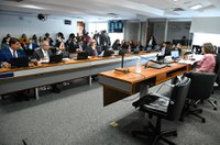 Trabalhador poderá acompanhar parente no tratamento de câncer, decide CAS