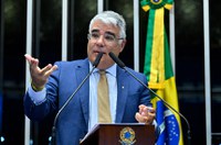 Girão denuncia contrato de R$ 25 mi, com aumento disfarçado de 277% em Fortaleza