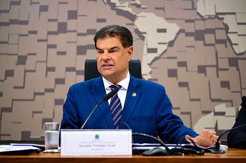 Mesa: 
presidente da CRE, senador Nelsinho Trad (PSD-MS).