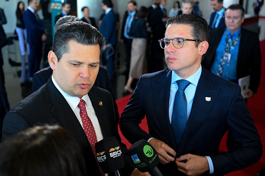 Presidente do Senado Federal, senador Davi Alcolumbre (União-AP), e o presidente da Câmara dos Deputados, deputado Hugo Motta (Republicanos-PB), concedem entrevista.