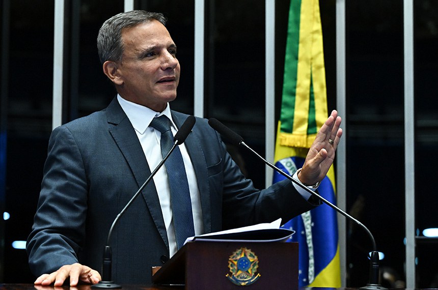 Em discurso, à tribuna, senador Marcio Bittar (União-AC).