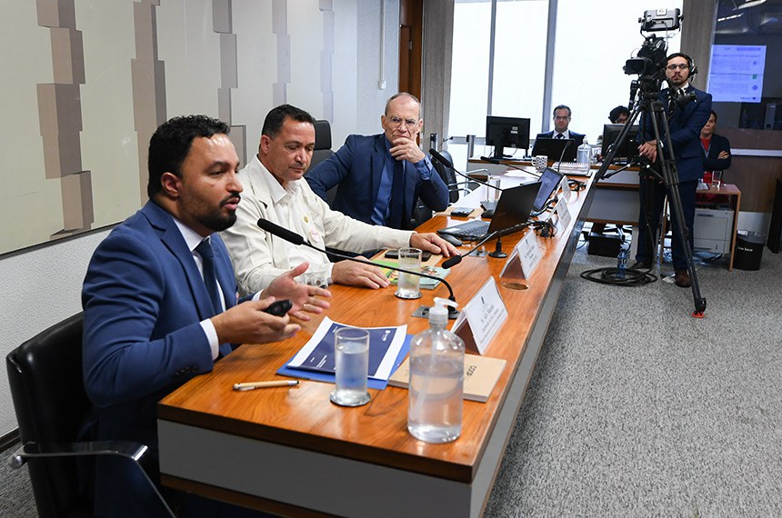 Mesa: 
coordenador de Meio Ambiente da Organização das Cooperativas Brasileiras (Sistema OCB), Alex Macedo;
presidente da União Nacional das Cooperativas de Agricultura Familiar e Economia Solidária (Associação Unicafes), Aparecido Souza;
presidente da CMA, senador Fabiano Contarato (PT-ES).