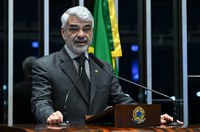 Humberto Costa celebra os 65 anos do Imip