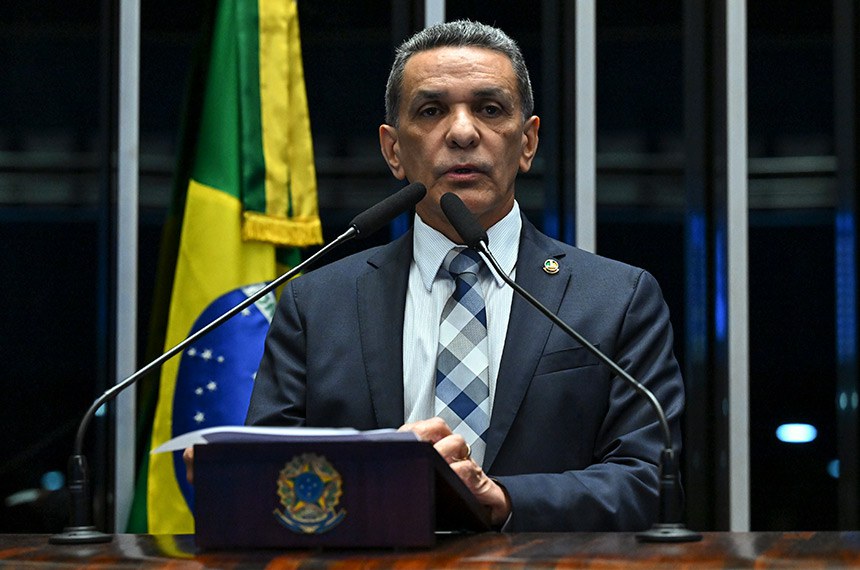 À tribuna, em discurso, senador Mecias de Jesus (Republicanos-RR). 