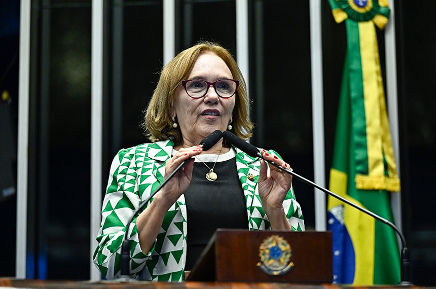 À tribuna, em discurso, senadora Zenaide Maia (PSD-RN). 