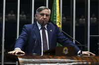 Izalci questiona delação de Mauro Cid e critica rejeição de relatório da CPI das Bets