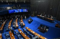 Plenário discute PEC da Educação como 'vetor de progresso' e vota cinco projetos