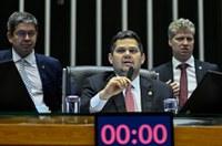 Davi lê requerimento e CPMI para investigar fraudes no INSS é criada