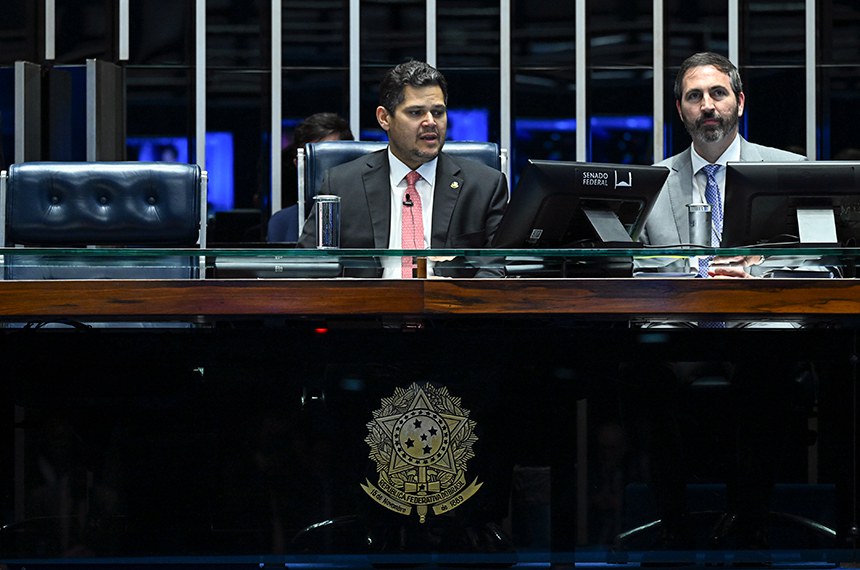 Mesa: 
presidente do Senado Federal, senador Davi Alcolumbre (União-AP), conduz sessão; 
secretário-geral da Mesa do Senado Federal, Danilo Augusto Barboza de Aguiar.