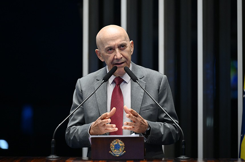 Em discurso, à tribuna, senador Confúcio Moura (MDB-RO).