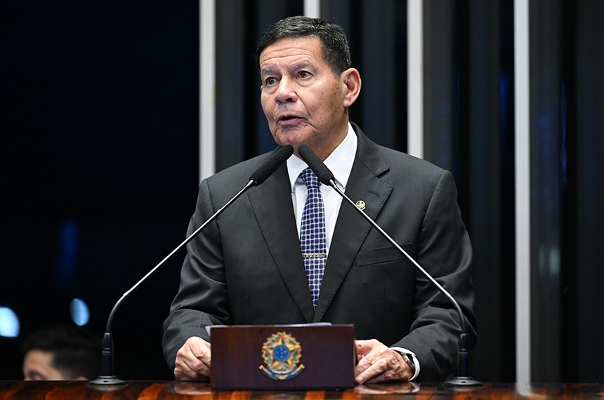 Em discurso, à tribuna, senador Hamilton Mourão (Republicanos-RS).