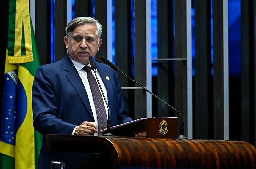 Senador Izalci Lucas (PL-DF) em discurso à tribuna.