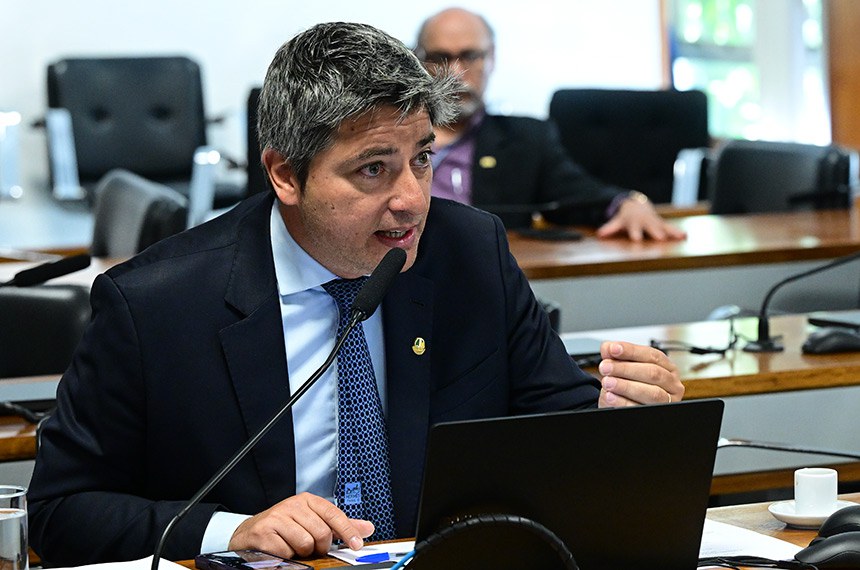 Bancada: 
senador Carlos Portinho (PL-RJ) - em pronunciamento.