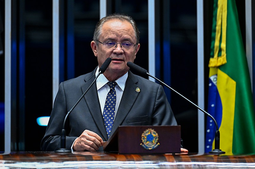À tribuna, em discurso, senador Zequinha Marinho (Podemos-PA). 
