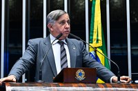 Revogação da cobrança do IOF é constitucional, defende Izalci