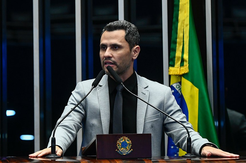 Em discurso, à tribuna, senador Cleitinho (Republicanos-MG).