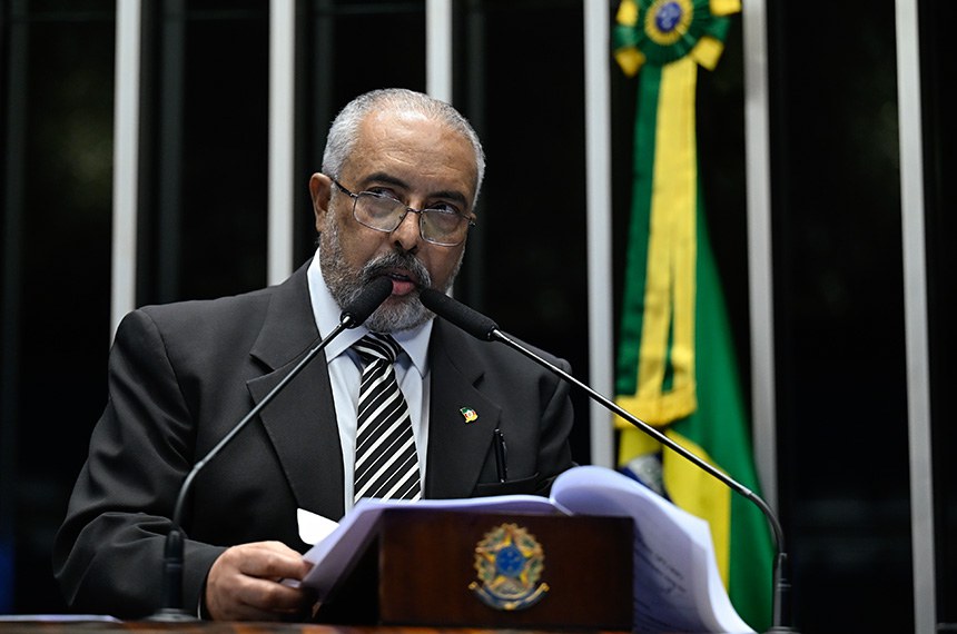 Em discurso, à tribuna, senador Paulo Paim (PT-RS).