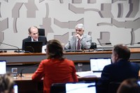 CAS debate venda de medicamentos isentos de prescrição em supermercados