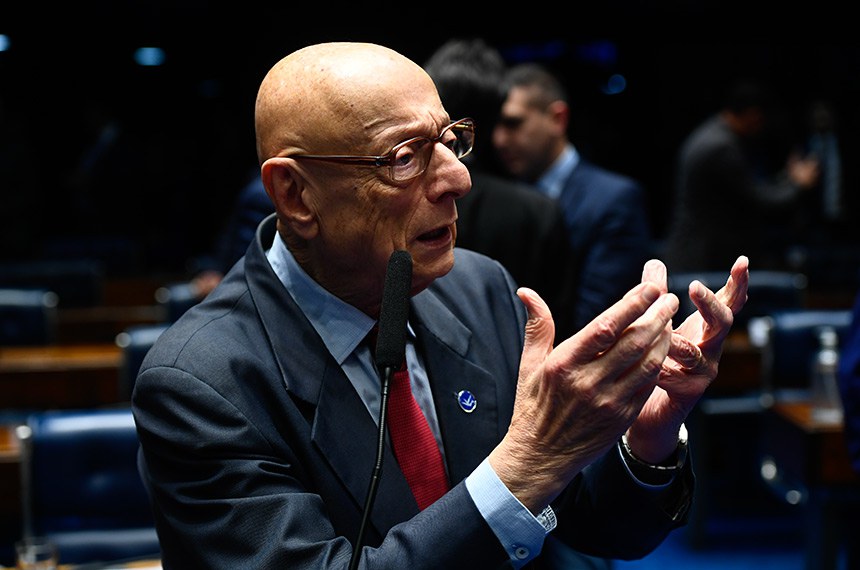 Em pronunciametno, à bancada, senador Esperidião Amin (PP-SC).