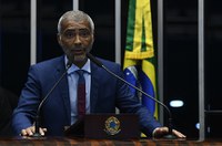 Romário celebra dez anos da Lei Brasileira de Inclusão