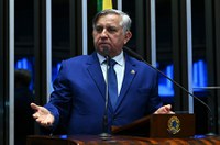 Izalci condena decisões do Supremo sobre IOF e Marco Civil da Internet